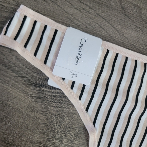 Women's Calvin Klein striped thong panty size S NWT - Picture 2 of 4